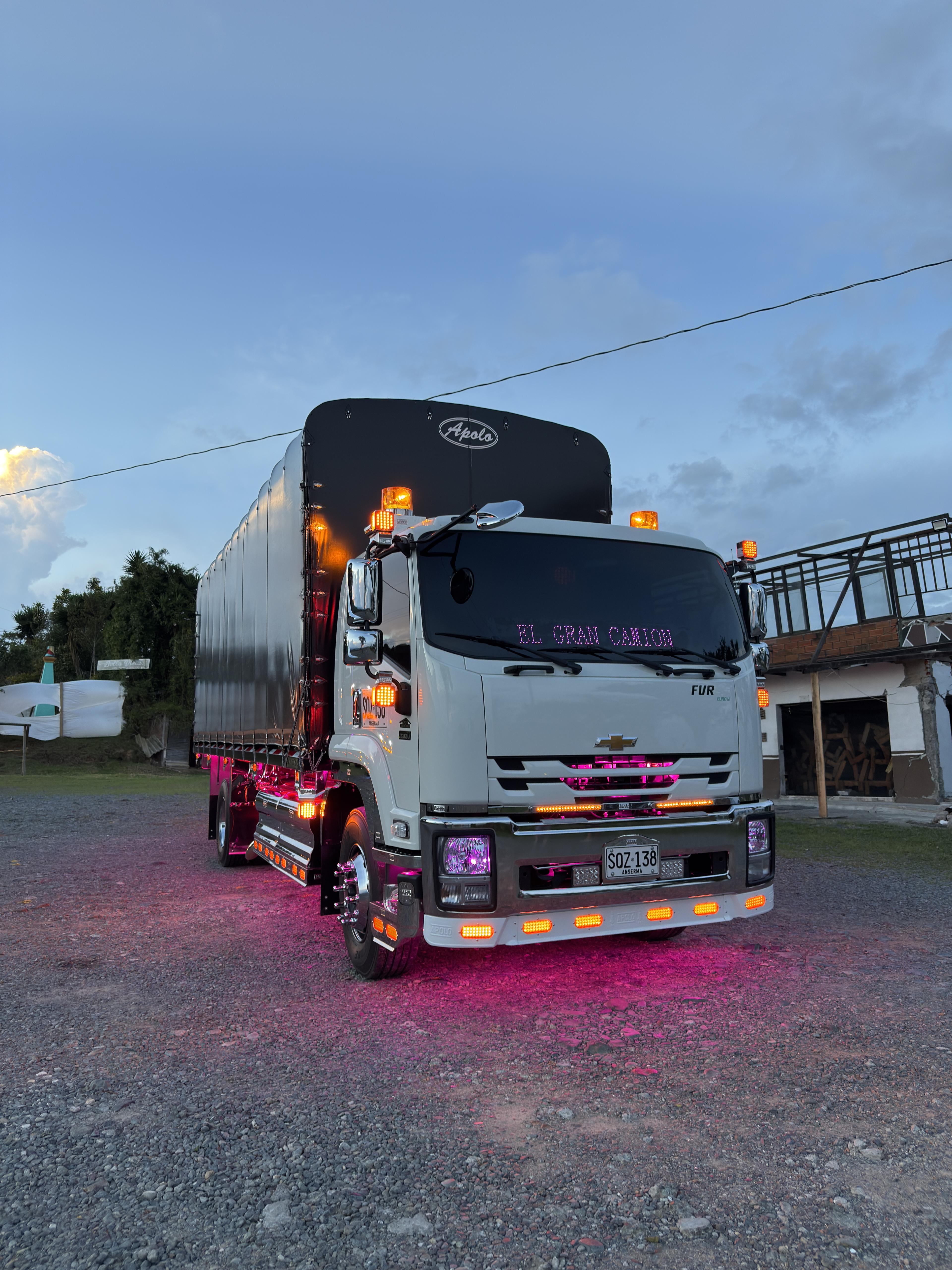 Camión FVR 0km modelo 2027 — Vista exterior