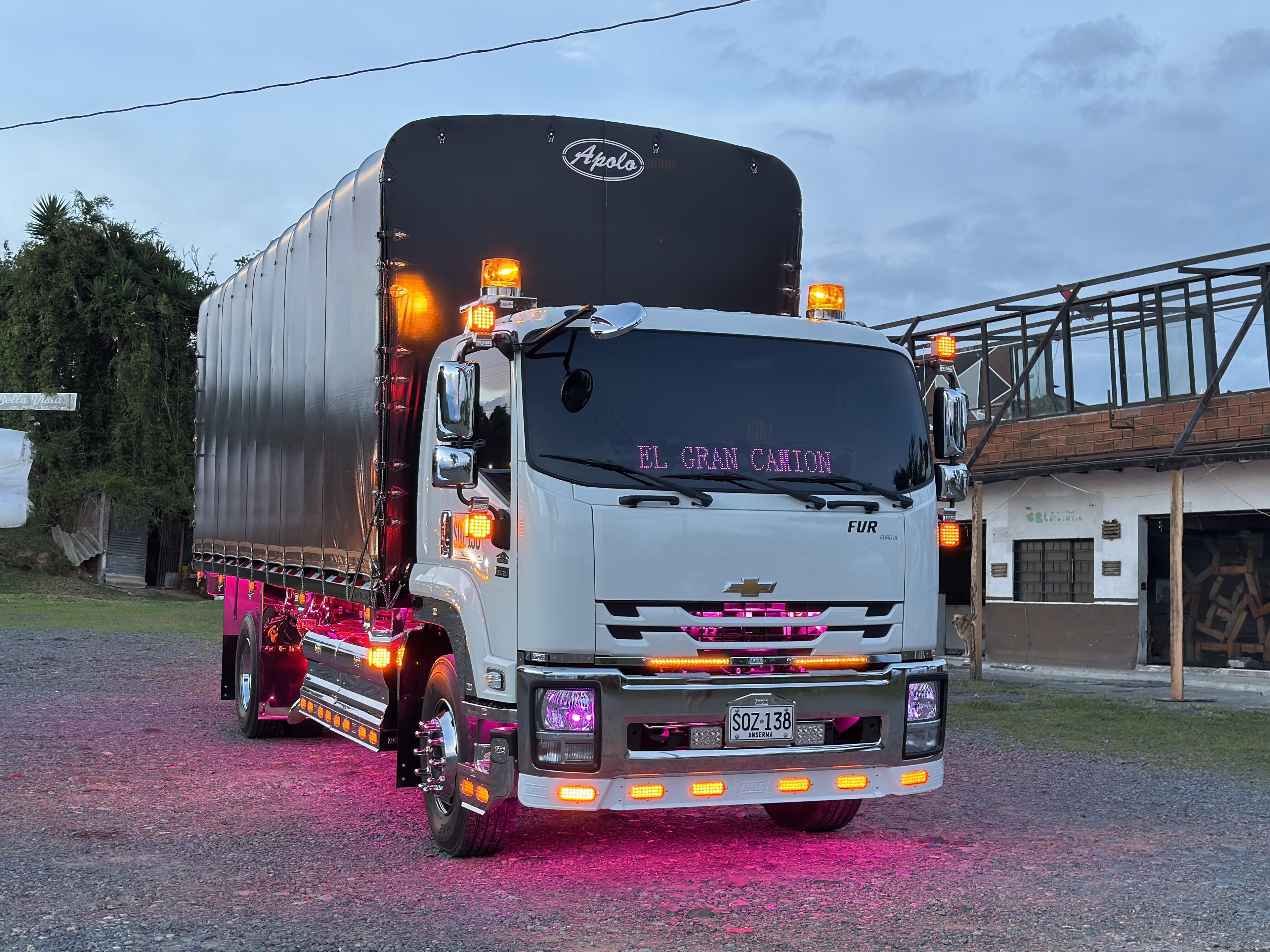 Camión FVR 0km modelo 2027 — Vista completa